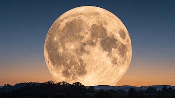Luna llena de octubre de 2026: fecha, hora y cómo ver la Luna del Cazador