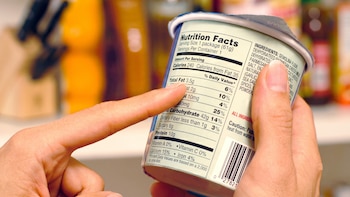 Cambian norma de etiquetado nutricional para que consumidores entiendan mejor la información de los alimentos