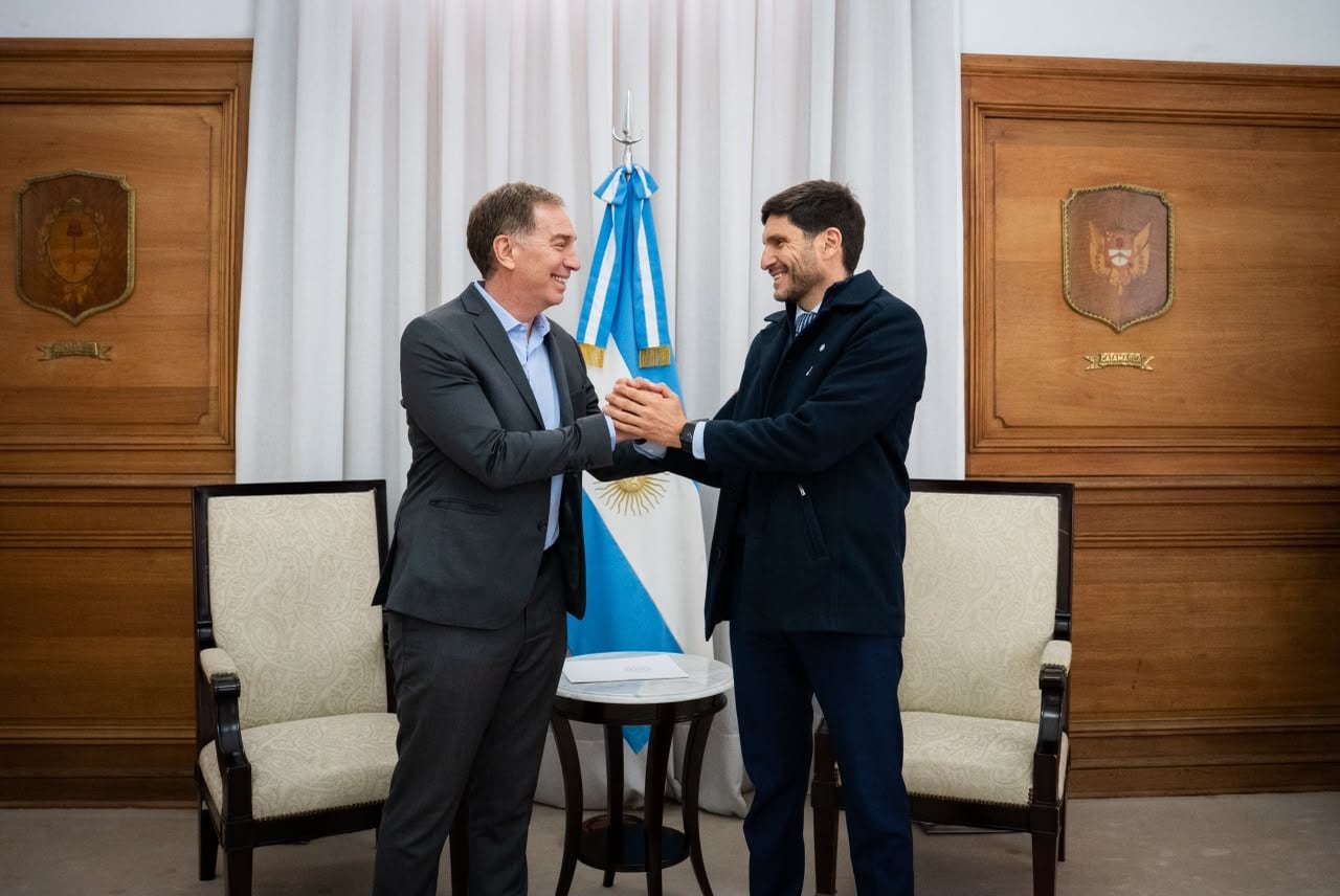 El jefe de Gabinete, Diego Santilli, y el gobernador de Santa Fe, Maximiliano Pullaro