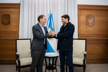 Maximiliano Pullaro junto a Diego Santilli