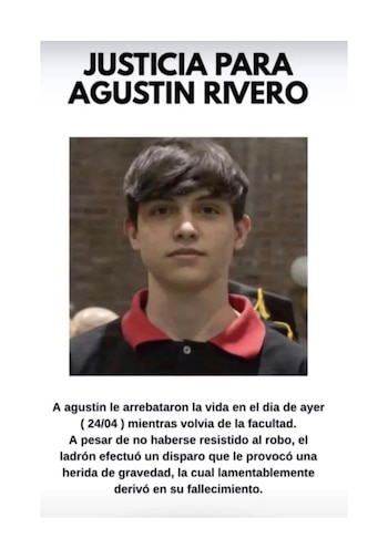 Poster blanco con el rostro de un joven de cabello oscuro y el texto "JUSTICIA PARA AGUSTIN RIVERO" en la parte superior