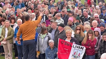 Cuatro continentes, 1.848 personas y un pueblo irlandés: así el clan O’Sullivan obtuvo un récord mundial