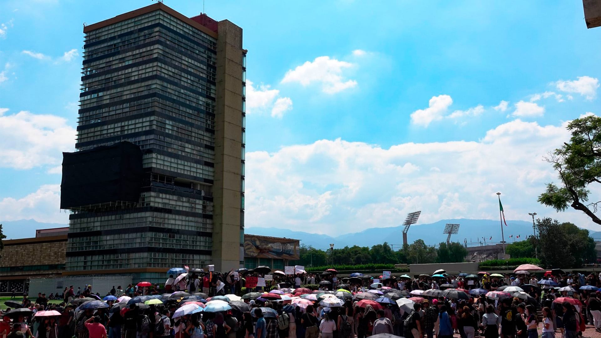 Estudiantes de la UNAM preparan marcha para exigir que el examen 2026 vuelva a ser presencial