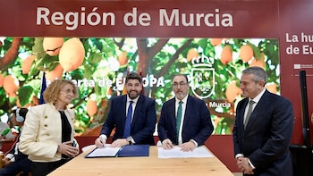 López Miras firma un acuerdo para llevar la tecnología agrícola de la Región de Murcia a América Latina