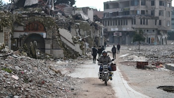 Un muerto y 26 heridos,