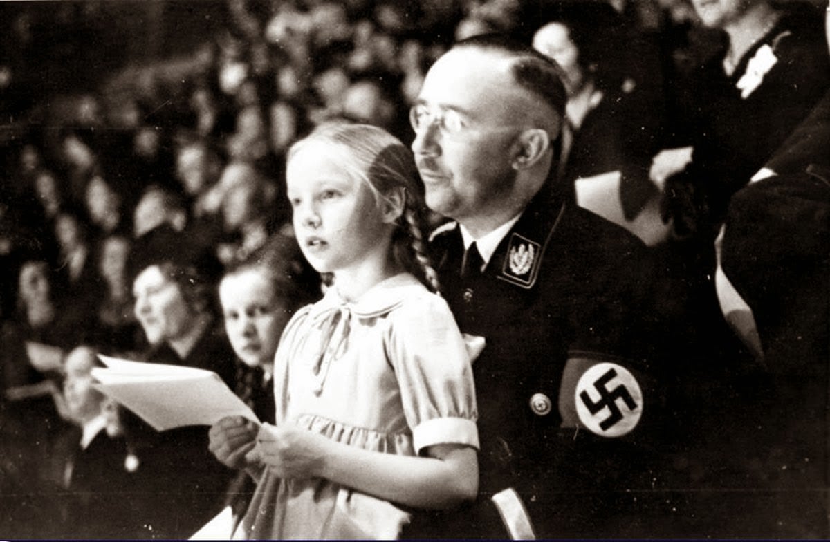 Heinrich Himmler fue en el encargado del plan nazi para crear niños