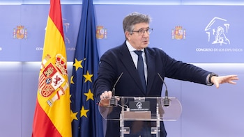 El PSOE critica las pitadas al himno por ser una "falta de respeto absoluto" a quienes se sienten representados