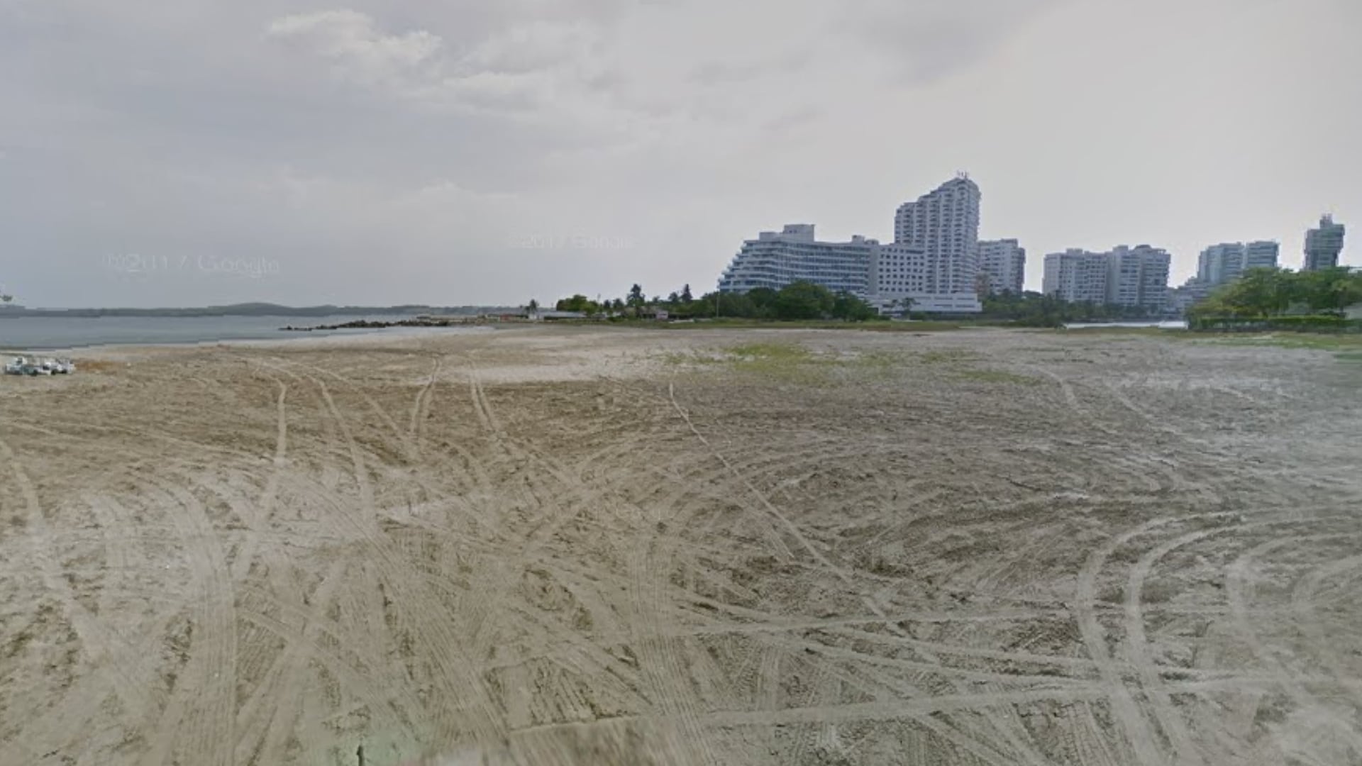 James Michael Winkles, de 30 años, falleció ahogado en las playas de El Laguito mientras celebraba su boda en Cartagena - crédito Google Maps