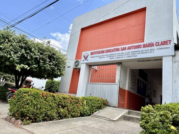 Cuatro estudiantes heridos tras impacto