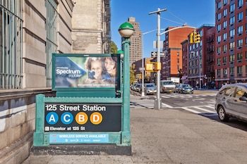 La futura estación permitiría realizar transbordos con las líneas A, B, C y D, uno de los principales corredores ferroviarios del oeste de Manhattan.