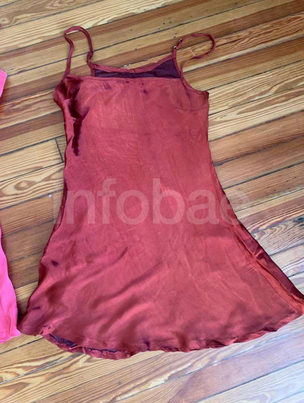 Uno de los vestidos fue entregado con defectos de confección que lo hicieron inutilizable y el otro no había sido iniciado. (Poder Judicial)