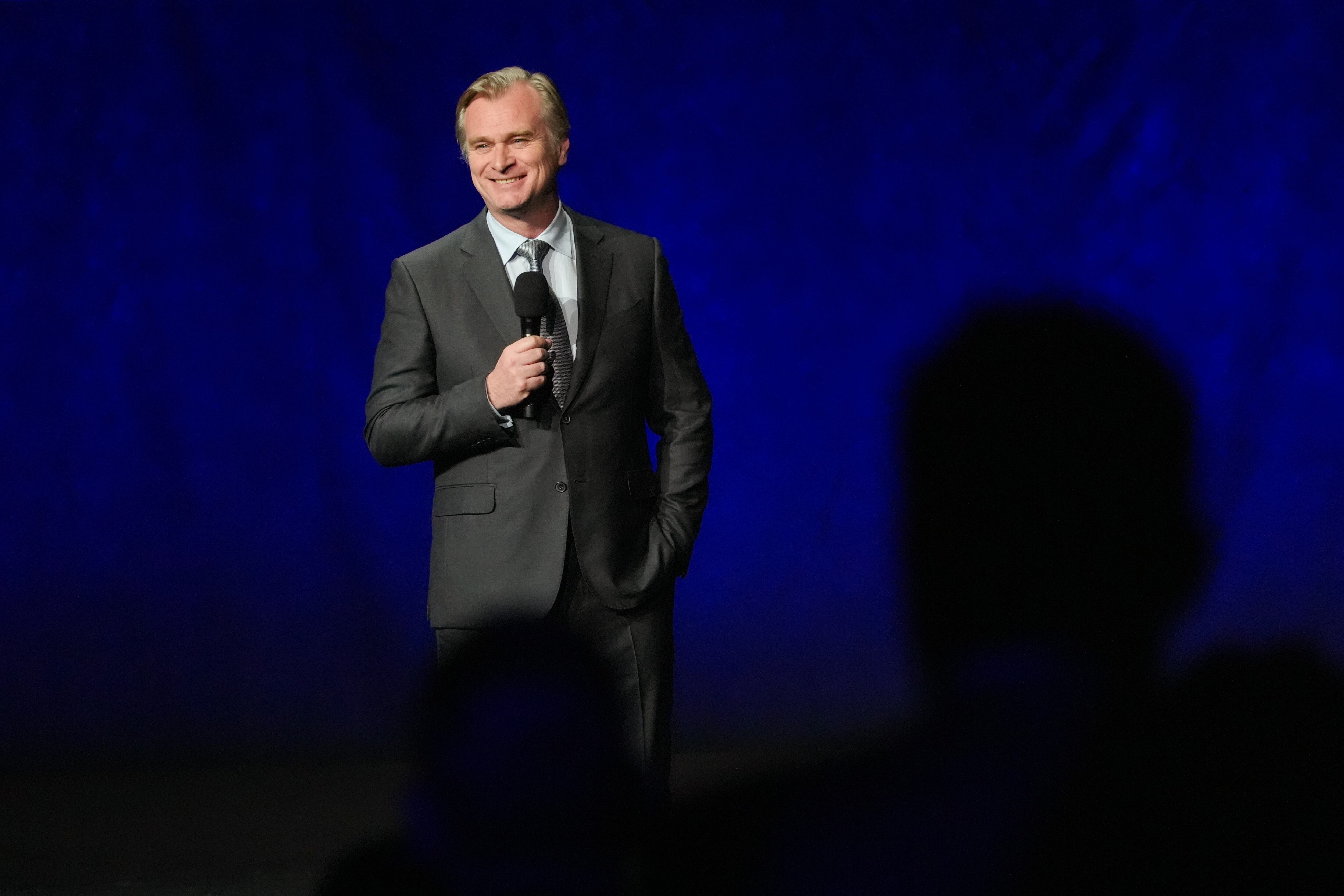 Christopher Nolan rechaza el uso de teléfonos inteligentes y correo electrónico en plena era de la digitalización del cine (Foto AP/Chris Pizzello)