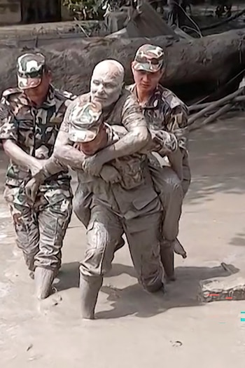 Las impactantes fotos del GLOF en Nepal y el Tíbet