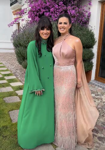 Paulina -de lado izquierdo- y Nicole Peña Pretelini -de lado derecho- en la boda de Alejandra Capetillo.(Instagram)