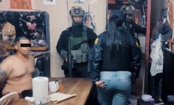 En cueros, el sospechoso detenido