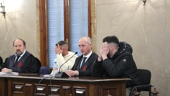 La mujer del hombre acusado