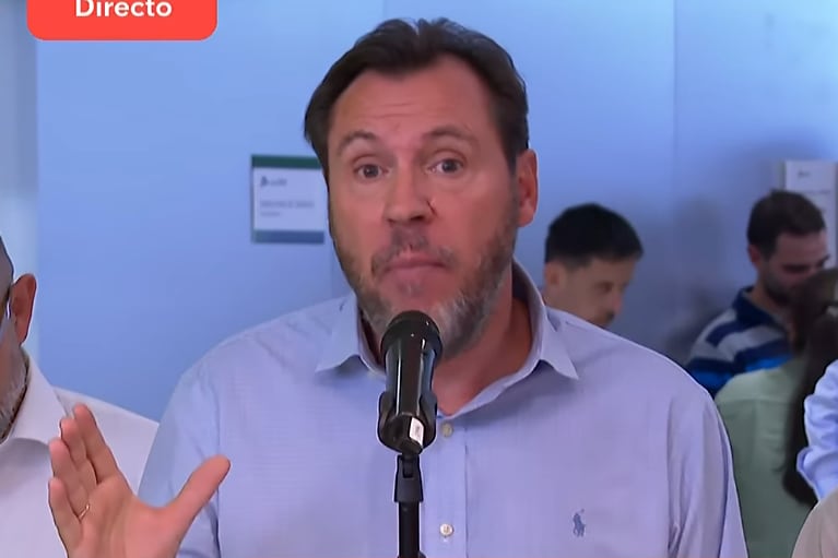 El Ministro de Transporte, Óscar Puente, en una rueda de prensa desde el Centro de Control (RTVE)