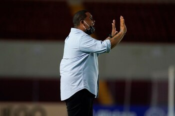 En la imagen, Francisco Perlo, entrenador del Club Atl�tico Independiente (CAI) de Panam�. EFE/Eliecer Aizpr�a/Archivo