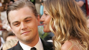 La relación mediática de Gisele Bündchen con Leonardo DiCaprio consolidó su exposición internacional en los años 2000 y marcó su imagen pública (AFP)