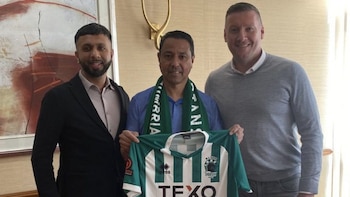 'Nobby' Solano firmó contrato por