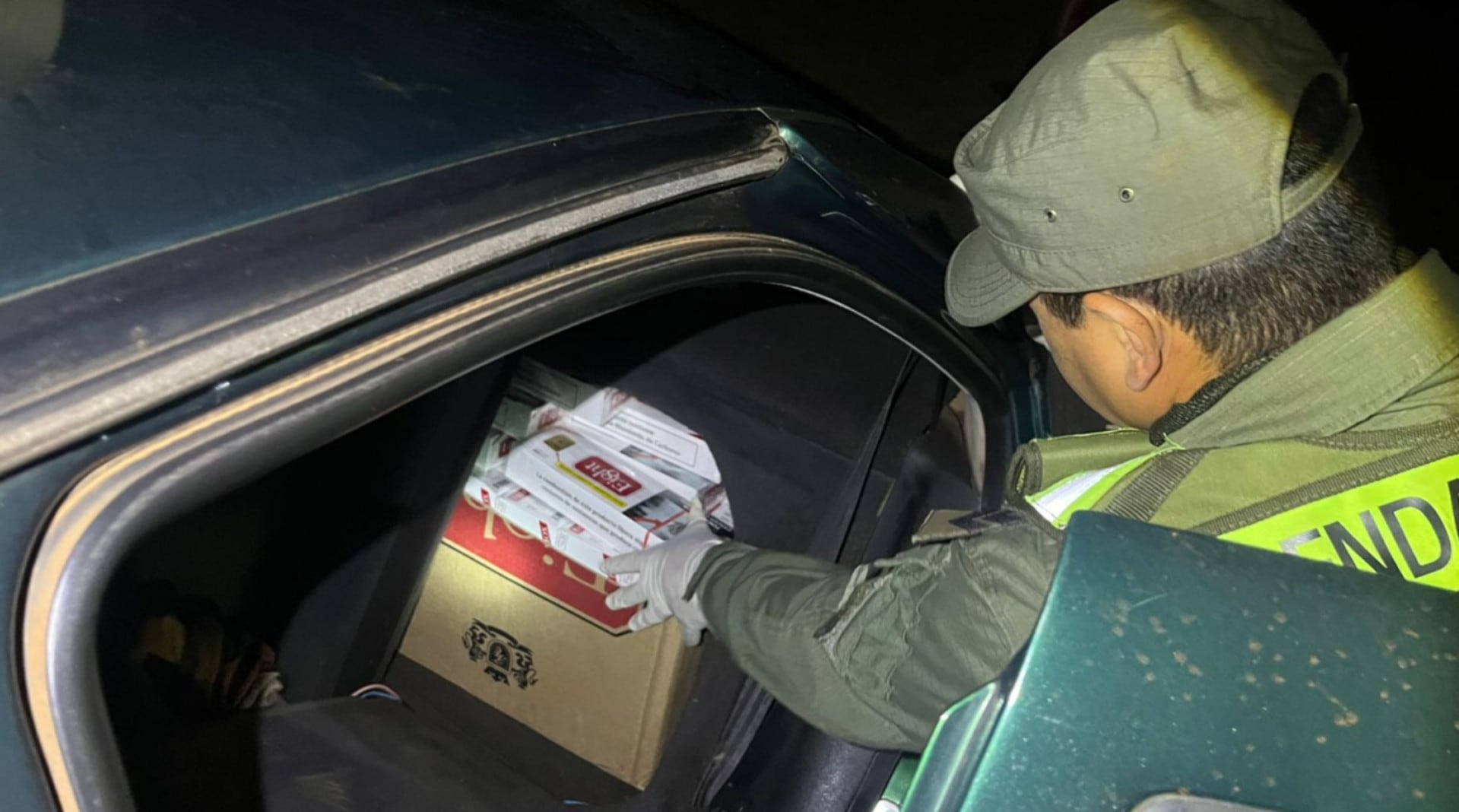 Tras embestir un puesto de control de Gendarmería, los efectivos detuvieron a cuatro personas con 5 mil atados de cigarrillos importados en Misiones (GNA)