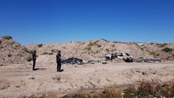 Así fue encontrado el auto, donde fue descartado el cuerpo de la víctima (Gentileza: La Nueva)