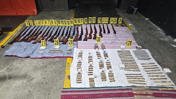 Guatemala: Policías detectaron un cargamento con rifles y pistolas que iba hacia Huehuetenango desde Estados Unidos