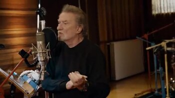 Mitchell, quien debutó en los