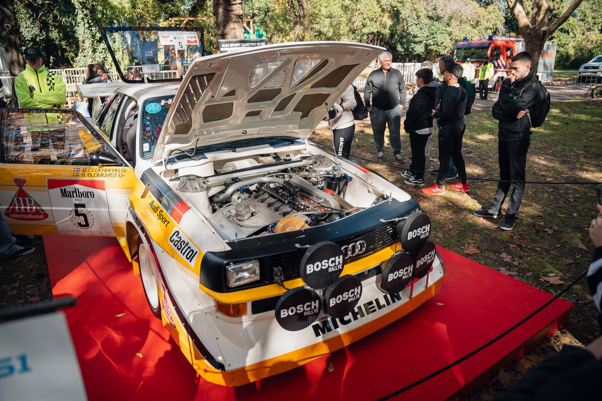 Una familia entera se dedicó a reconstruirlo con precisión quirúrgica, respetando cada botón, cada calcomanía, cada pieza del motor