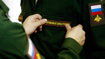 Conscriptos rusos parten al servicio