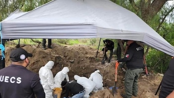 Recuperan cinco cuerpos de una fosa clandestina en Hidalgo: inician peritajes para confirmar sus identidades