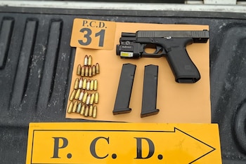 Dos armas de fuego, tres cargadores y 42 municiones de distintos calibres quedaron en poder de las autoridades. Crédito: MSP