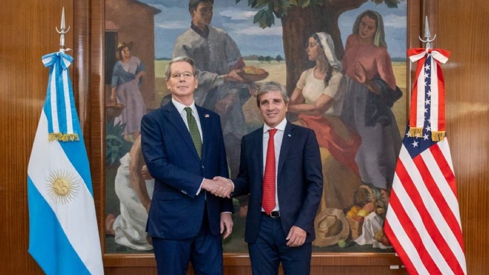 Scott Bessent y Luis Caputo durante una reunión oficial en el Palacio de Hacienda, (Buenos Aires, Argentina)