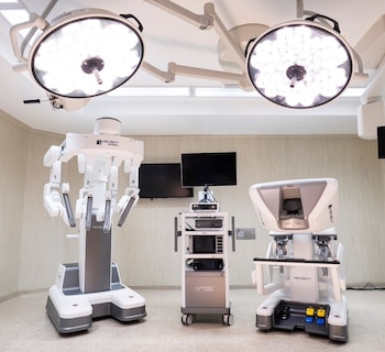 El robot quirúrgico Toumai permite visión 3D, instrumentos controlados a distancia y conectividad avanzada (Hospital Italiano de Buenos Aires)