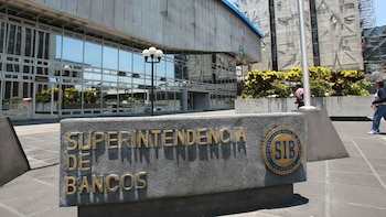 La junta monetaria de Guatemala oficializa a 21 aspirantes para dirigir la superintendencia de bancos