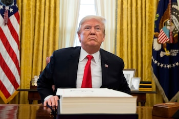 Donald Trump proyectó en la Casa Blanca un video de Malema entonando una canción de lucha (EFE)