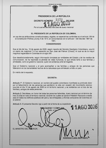 El presidente de la República ordenó que se izara el Pabellón Nacional a media asta en todos los edificios públicos del país y las embajadas y oficinas consulares de Colombia en el exterior - crédito Dapre