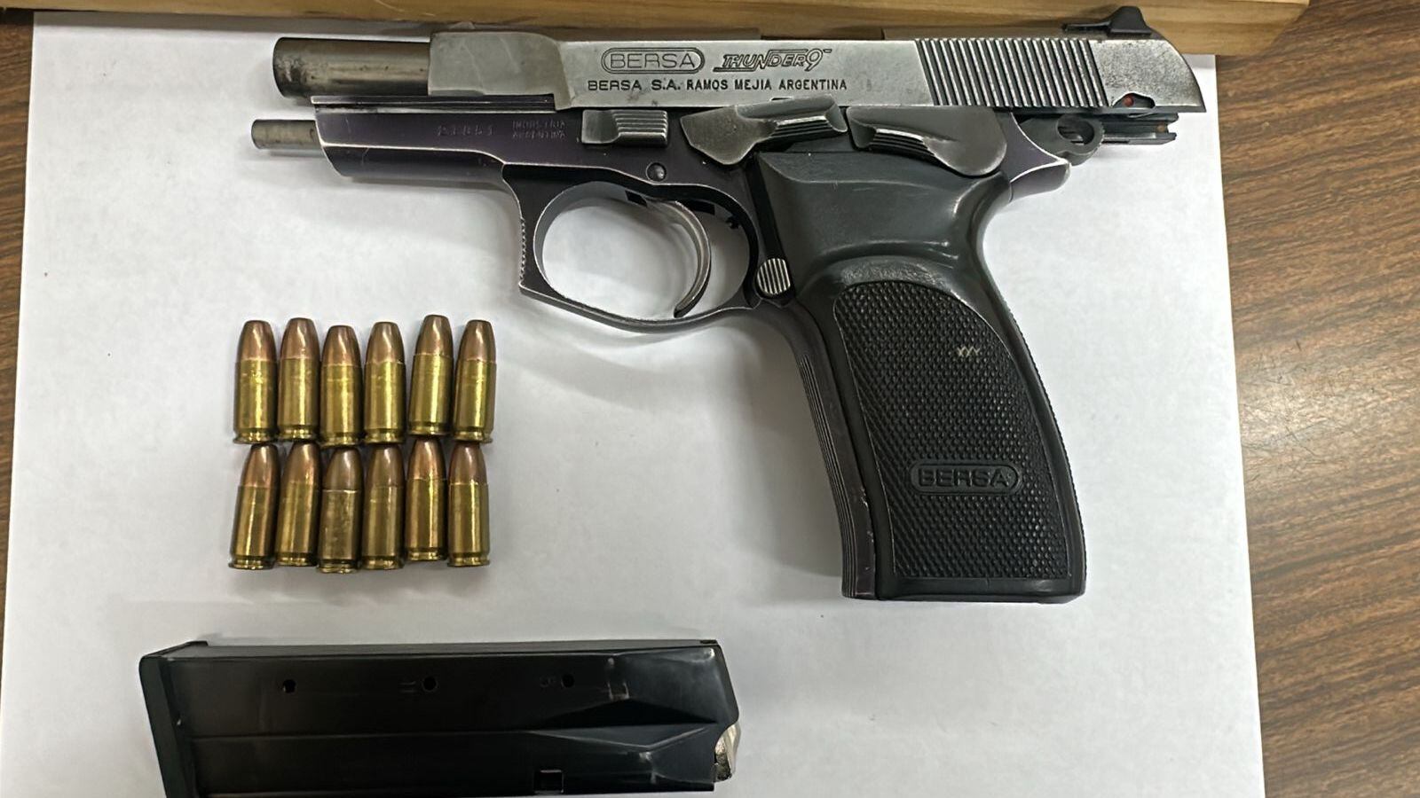 La pistola que entregó el acusado del homicidio