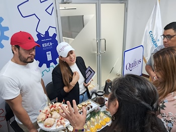 Las empresas participantes presentaron ofertas de cacao, alimentos, cerveza artesanal, licor de café y servicios turísticos vinculados al turismo en El Salvador./(Conamype)