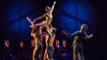 La obra cuenta con música