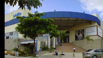 Delincuentes disfrazados asaltaron una entidad