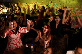 Personas reaccionan al triunfo de