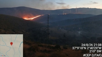 Evolución "favorable" del incendio de Las Tres Villas y se recupera el tráfico ferroviario
