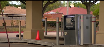 Bank of America recuperó la totalidad del efectivo y los 19 cheques tras la intervención policial (Captura de video)