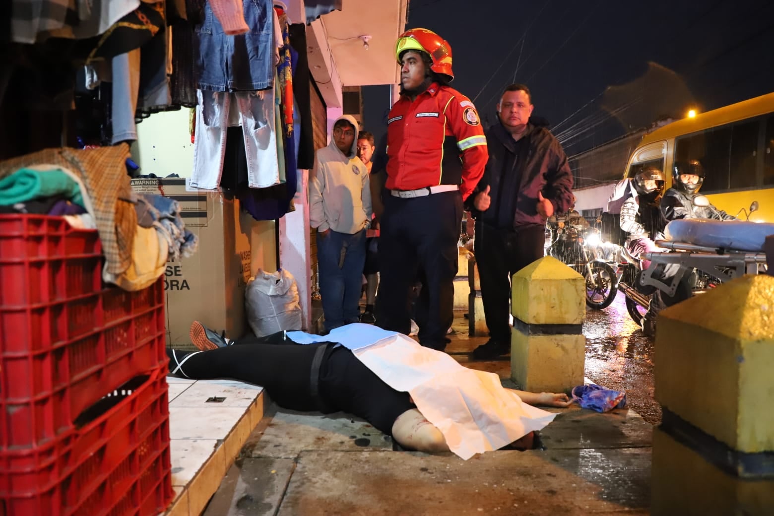 Los Bomberos Municipales informaron que las dos víctimas presentaban múltiples heridas de proyectil de arma de fuego en regiones vitales. (Bomberos Municipales)