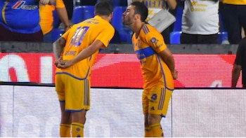 Gignac le pidió el beso