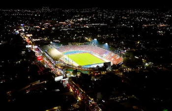 La tormenta que azotó San Salvador durante la final Águila vs FAS evidenció severos problemas de inundación en el terreno de juego./ (Redes de Yamil Bukele)