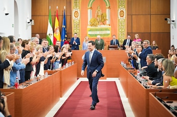 El presidente de la Junta de Andalucía, Juanma Moreno, tras lograr ser investido como jefe del Ejecutivo andaluz en la XIII legislatura. (María José López / Europa Press)