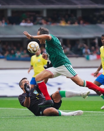 El partido de leyendas fue para el Tricolor al vencer 3 a 2 a su similar de Brasil.