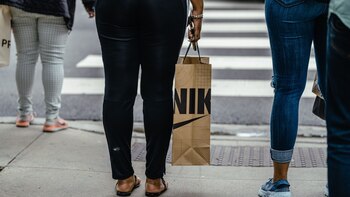 Caída récord de Nike por